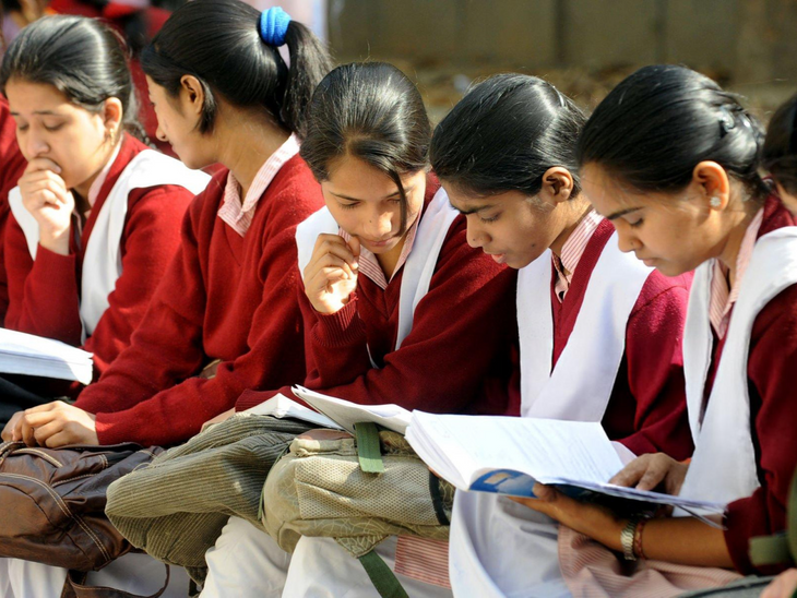 Schools closed in 19 districts of 6 states Check Complete List | 6 राज्‍यों के 19 जिलों में स्‍कूल बंद: दिल्‍ली में ऑनलाइन हुईं क्‍लासेज; भारत-पाक तनाव के चलते फैसला, देखें पूरी लिस्‍ट