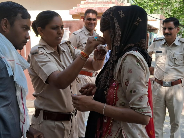 PRO Exam- Entry one hour before checking | PRO एग्जाम-चेकिंग के बाद एक घंटे पहले एन्ट्री: नाक की बाली उतरवाई, 115 सेन्टर पर 33 हजार से ज्यादा कैंडिडेट्स रजिस्टर्ड – Ajmer News